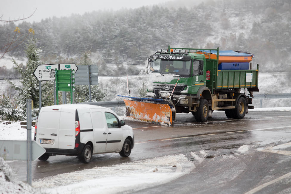 Fomento moviliza 616 máquinas quitanieves para hacer frente a las nevadas en Aragón y Castilla y León