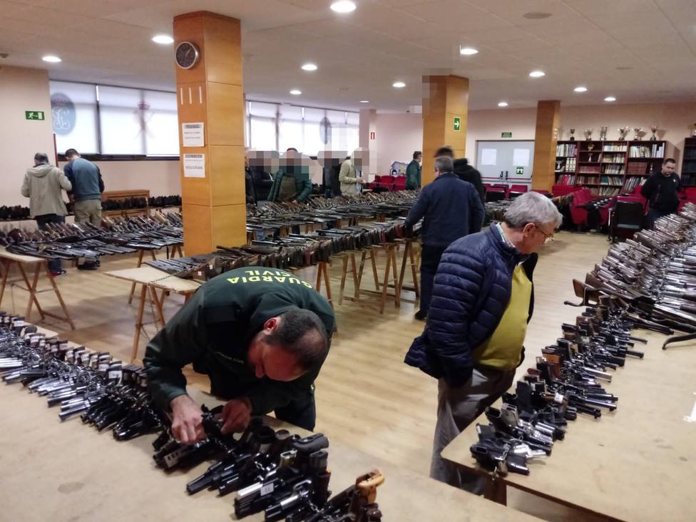 La armas permancen expuestas durante estos días en el cuartel de Lonzas, en A Coruña - FOTO: Guardia Civil