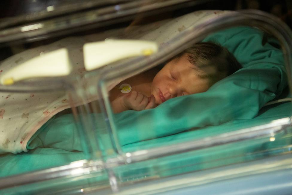 Hospitalizado un bebé con lesiones irreversibles por presunto maltrato de sus padres en Barcelona