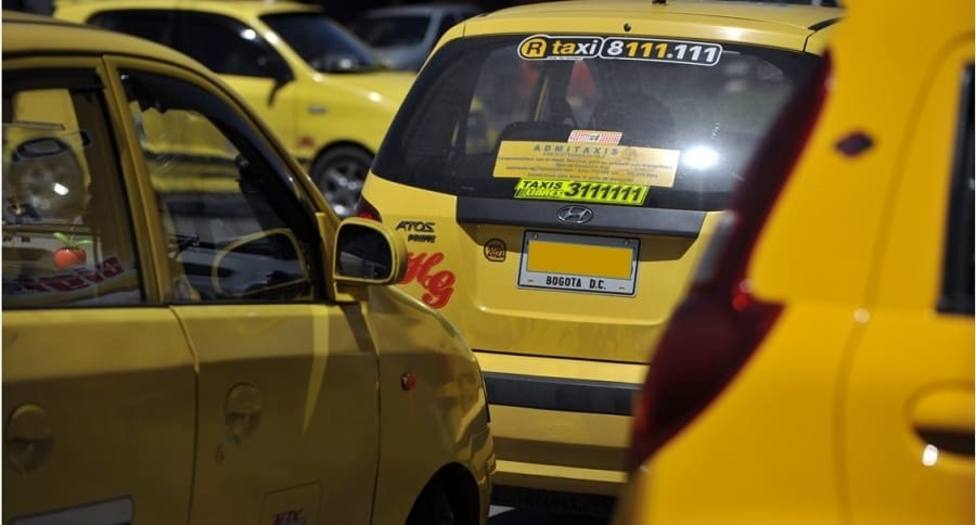 El colectivo del taxi en Colombia anuncia una huelga para el 16 de marzo tras la vuelta de Uber