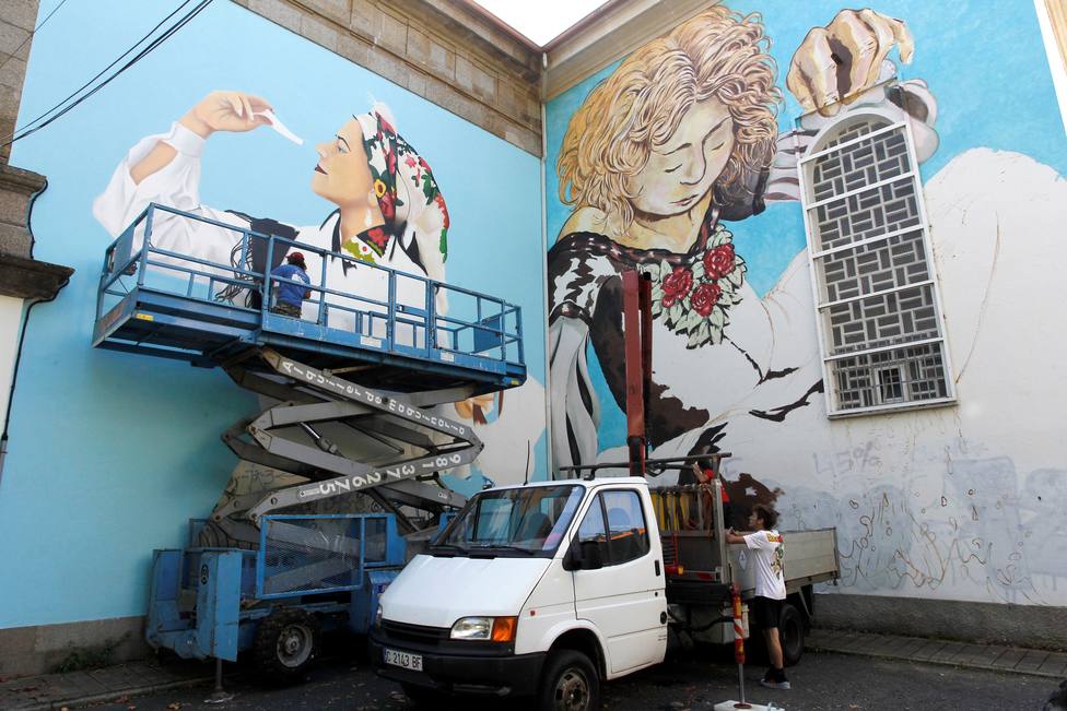 Uno de los murales de gran formato pintado este fin de semana en Canido - FOTO: EFE / Kiko Delgado