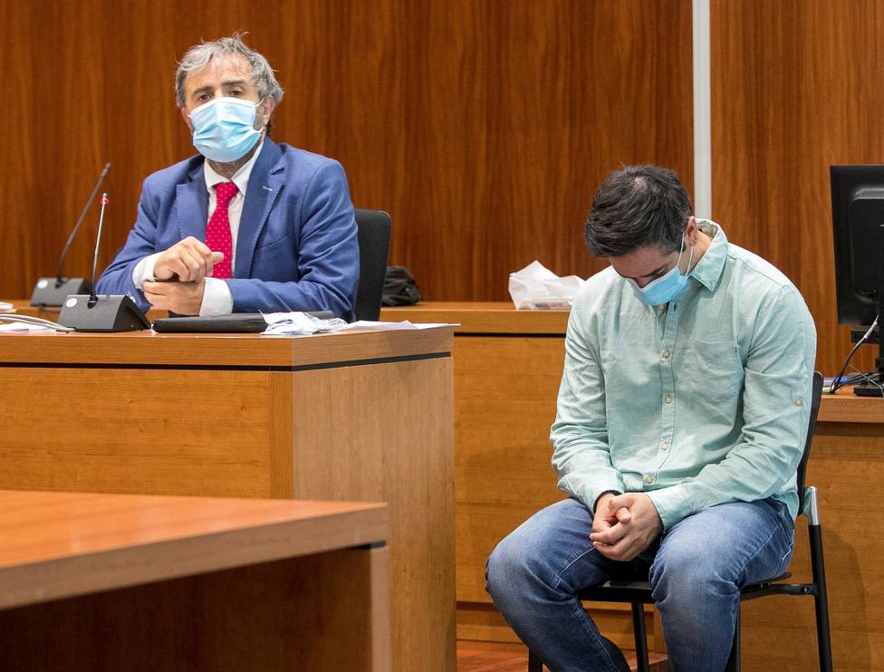 Expulsan a un miembro del jurado en el juicio contra Víctor Laínez