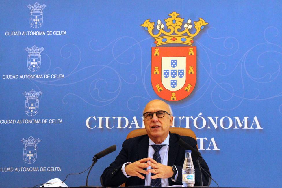 Dimite el consejero de Sanidad de Ceuta tras la polémica por su vacunación