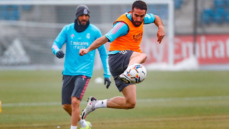 Dani Carvajal junto a Karim Benzema, en la semana de entrenamientos del partido ante el Levante
