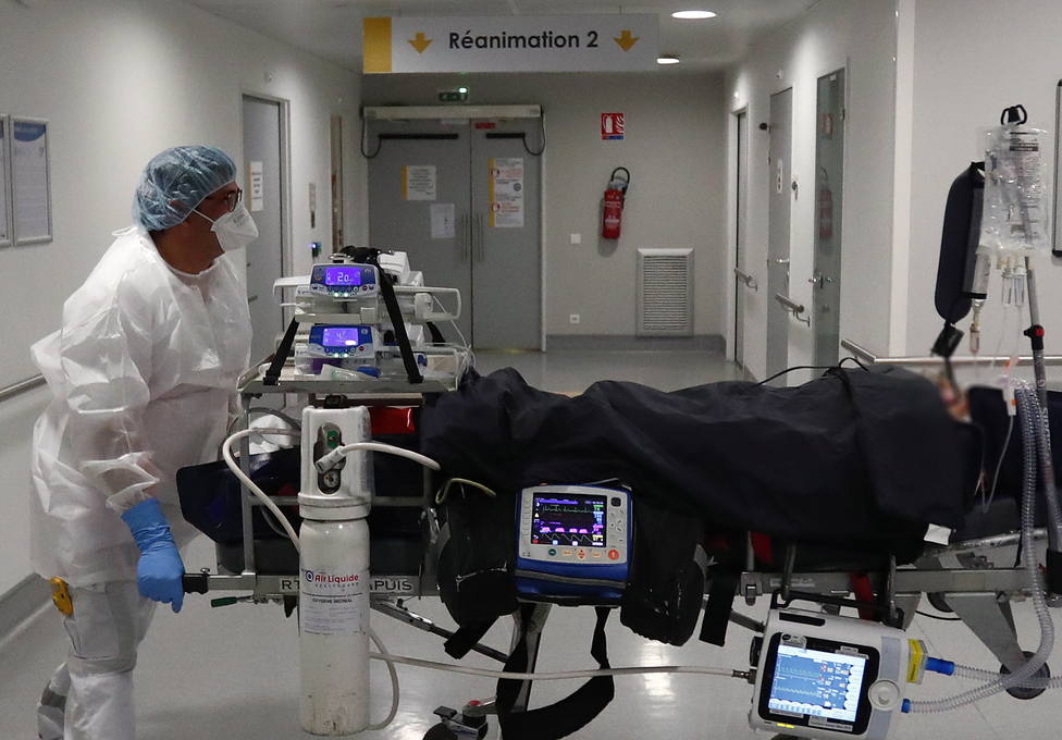 Francia notifica 338 fallecidos por covid-19 pero remite la presión hospitalaria