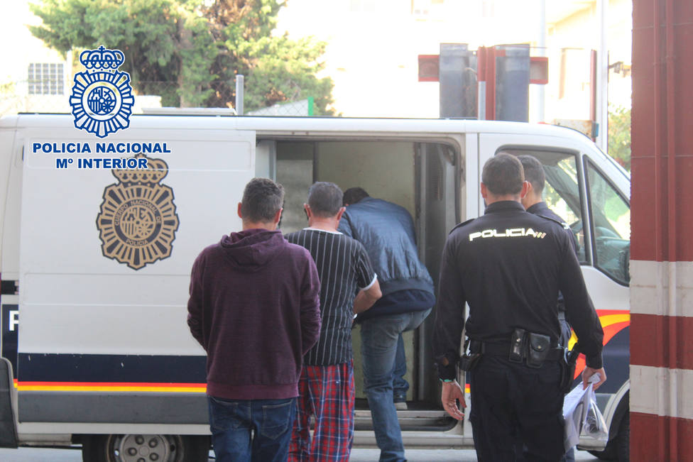 Cuatro detenidos en Almería acusados de agredir a varios agentes tras ser sorprendidos consumiendo cocaína