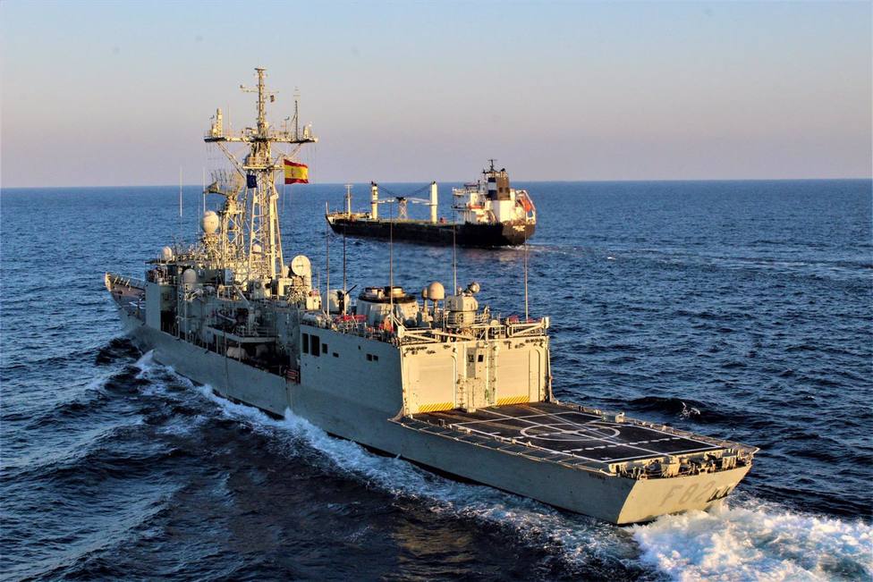 La fragata Victoria zarpa de la base de Rota para incorporarse a la operación Atalanta