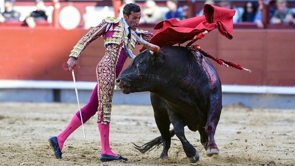 Pase de pecho de David de Miranda al tercer toro de Arauz de Robles en Las Ventas