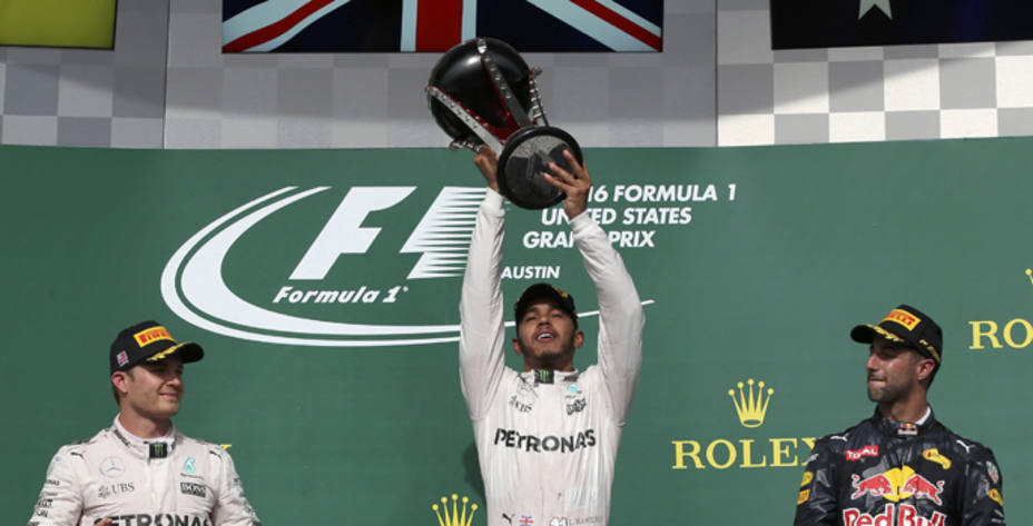 Hamilton, en lo más alto del podio del GP de Estados Unidos (REUTERS)