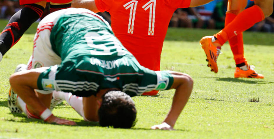 Héctor Moreno, lesionado ante Holanda (Reuters)