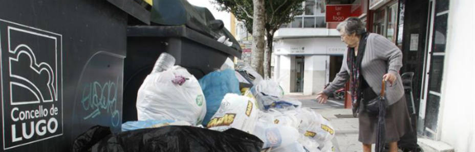 Las calles de Lugo están abarrotadas de desperdicios (EFE)