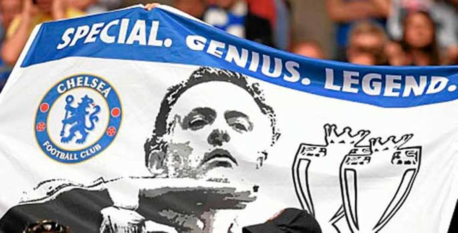 Cánticos y pancartas a favor de Mourinho en Stamford Bridge