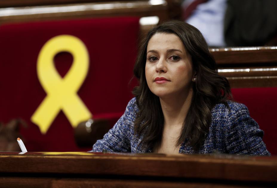 Inés Arrimadas en su escaño del Parlament
