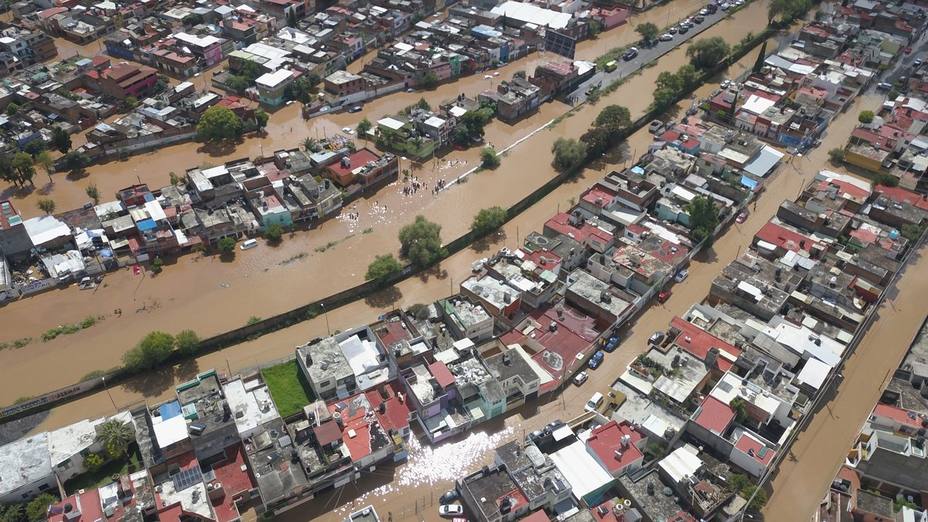 El huracán Willa provoca la evacuación de más de 12.000 personas en México