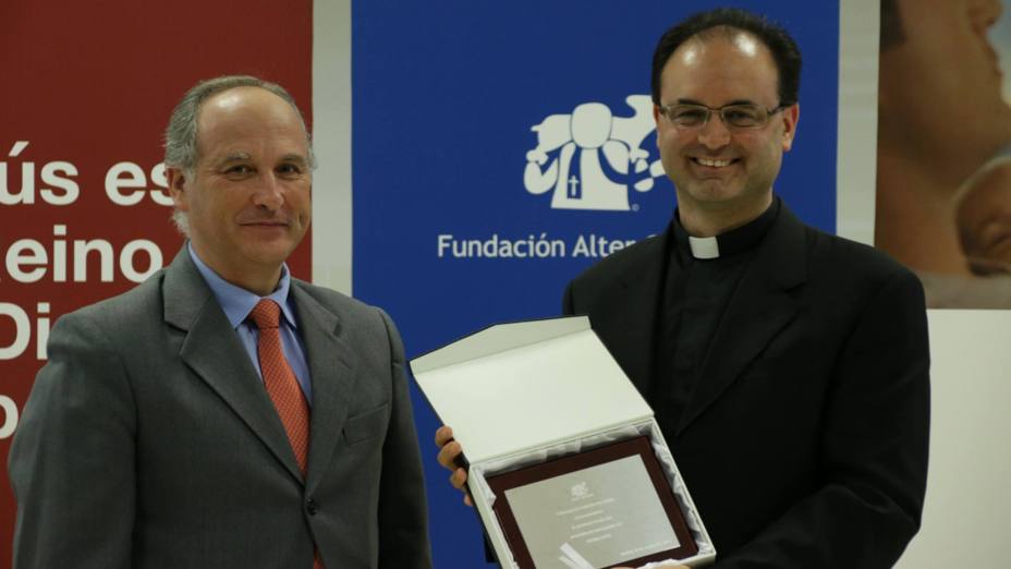 José Manuel Horcajo recibe el Galardón Alter Christus en Pastoral Social