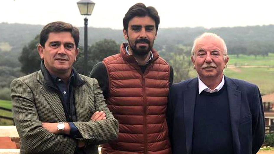 Santiago Ellauri, Perera y Pedro Rodríguez Tamayo tras sellar su acuerdo de apoderamiento
