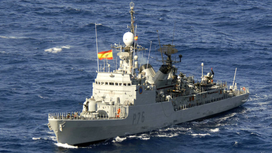 Vídeo: Un barco se pasea por Gibraltar con el himno de España a todo volumen