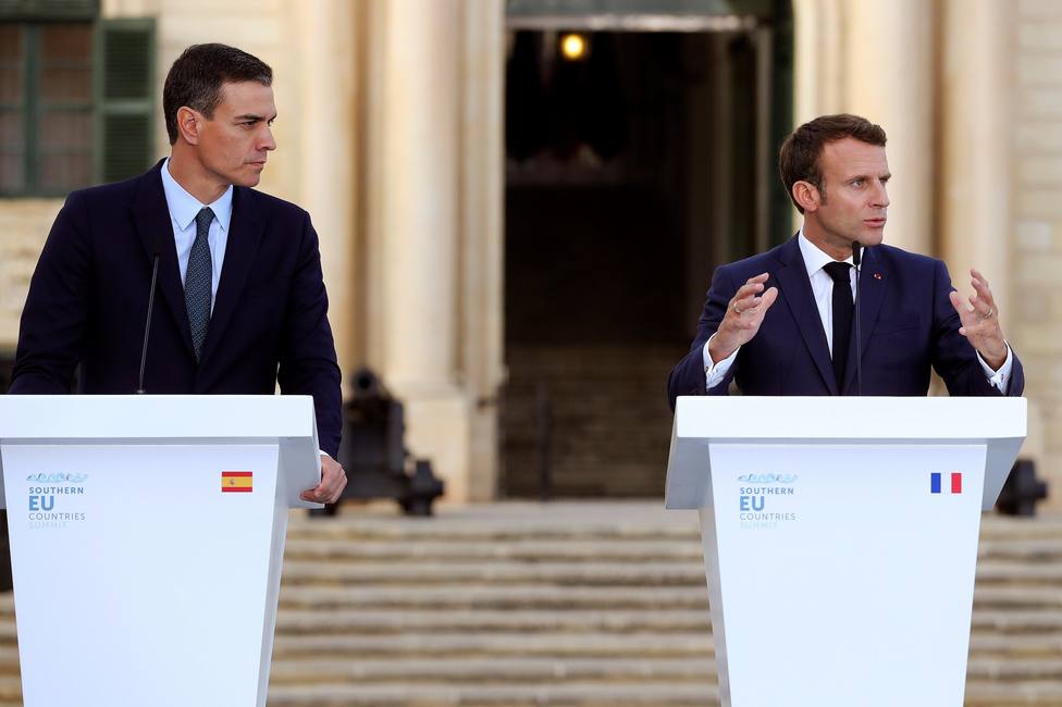 Sánchez y Macron analizan en Malta el reparto institucional de la UE