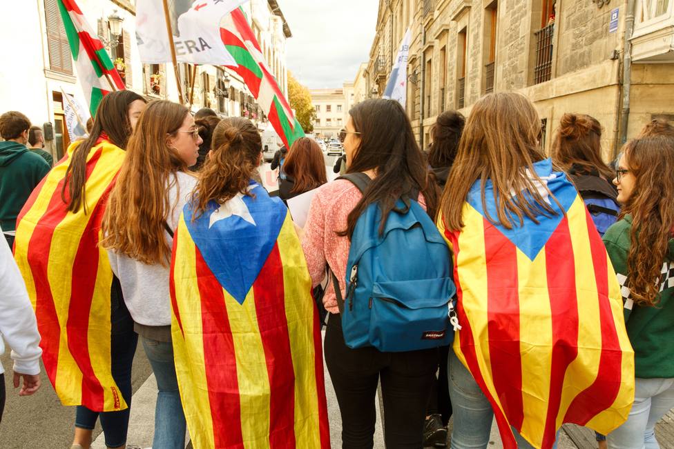 La Generalitat obliga a alumnos de instituto a decir si son independentistas