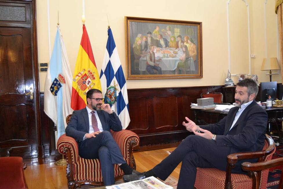 Ángel Mato y Alberto Varela en al despacho del alcalde de Ferrol - FOTO: Concello de Ferrol