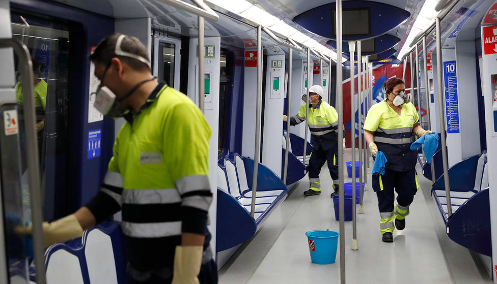 Así limpia Madrid el Metro