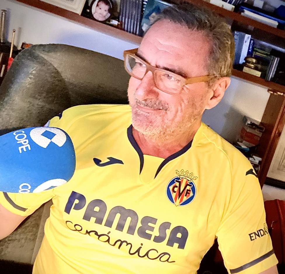 Carlos Herrera viste la camiseta del Villarreal en Herrera en COPE