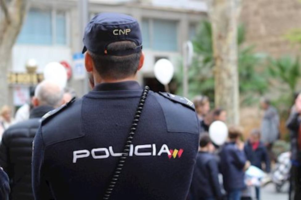 La Policía irrumpe en una fiesta con un centenar de personas en Ibiza