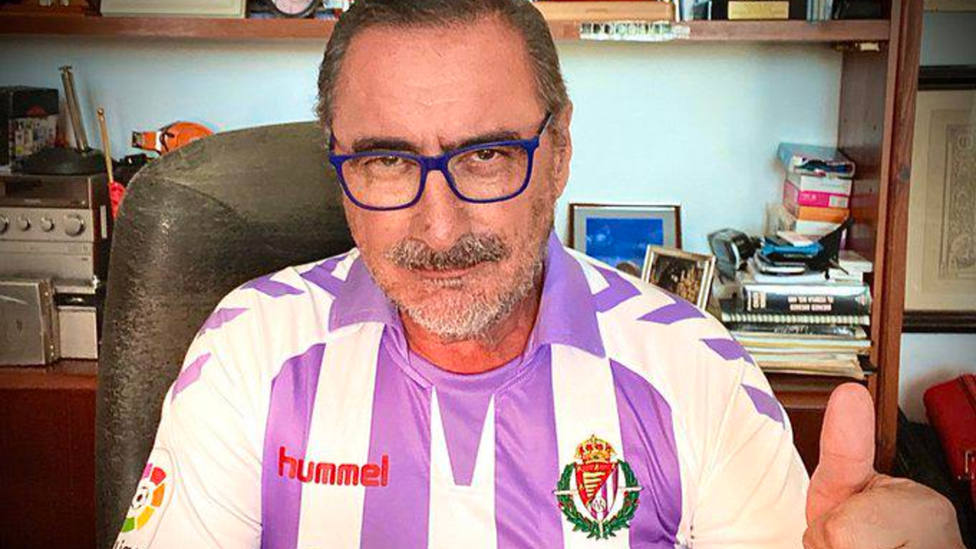 Carlos Herrera con la camiseta del Valladolid