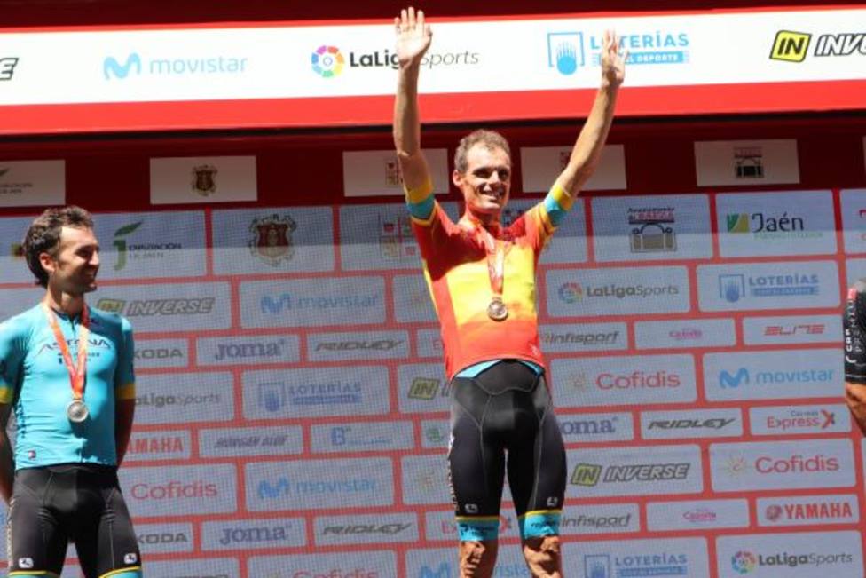 Luis León ya luce el maillot de campeón de España en ruta