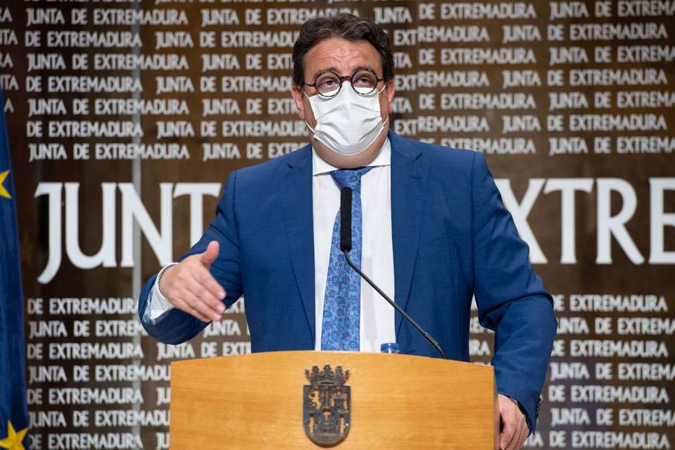 El vicepresidente segundo y consejero de Sanidad, José María Vergeles, en rueda de prensa. Junta_Ex