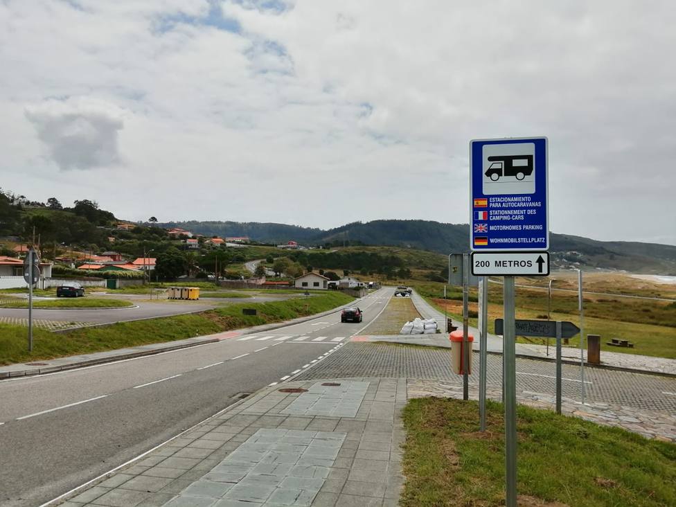 El área para autocaravanas está situada en la zona central de los aparcamientos de Doniños. FOTO: Ferrol