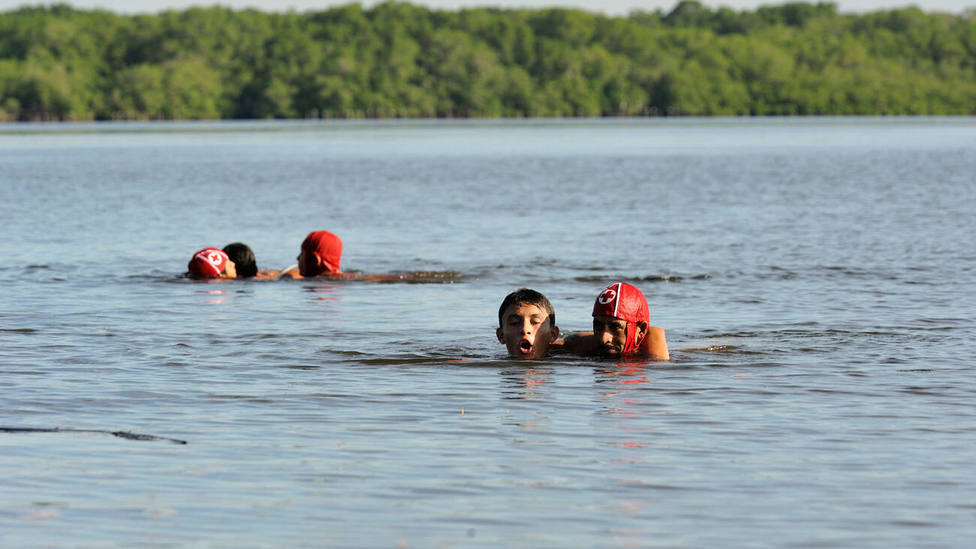 Un responsable de salvamento explica qué debemos hacer para ayudar a alguien que se esta ahogando