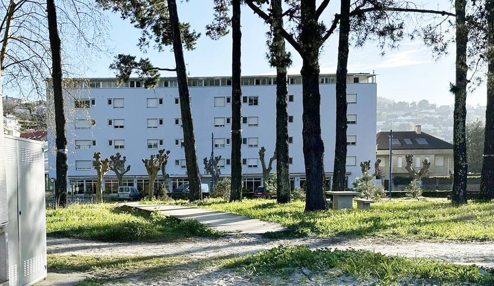 El hotel Alda Cabanas Playa está ubicado en el paseo de la playa de A Magdalena