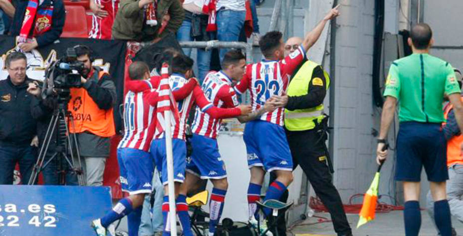 El Sporting celebra el gol de Jony (www.laliga.es)