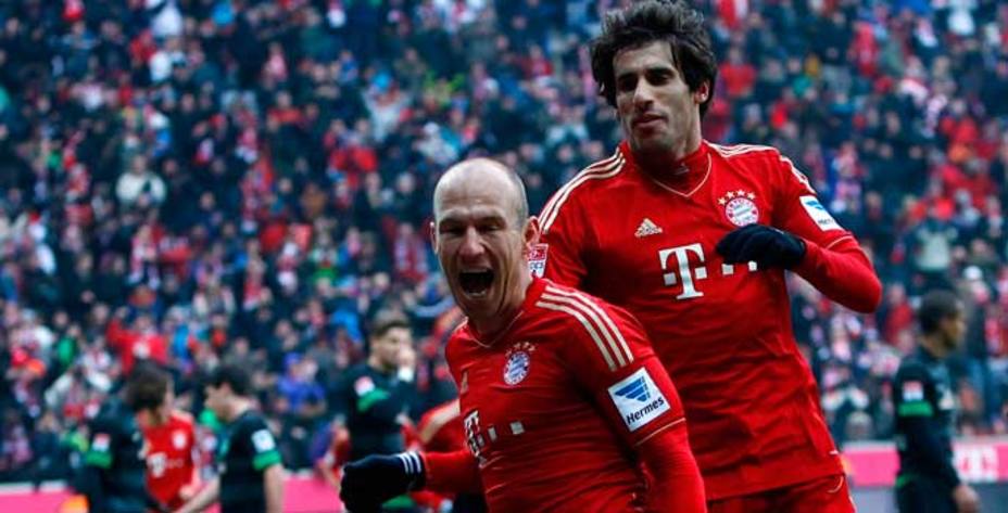 Arjen Robben y Javi Martínez celebran un gol (Reuters)