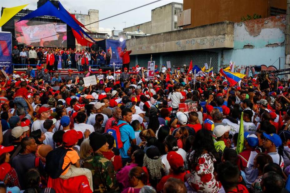 La campaña electoral siguió su curso con los candidatos llevando a cabo sus actos proselitistas sobre todo en Caracas