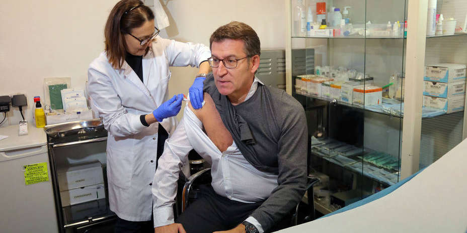 Núñez Feijóo se vacuna contra la gripe