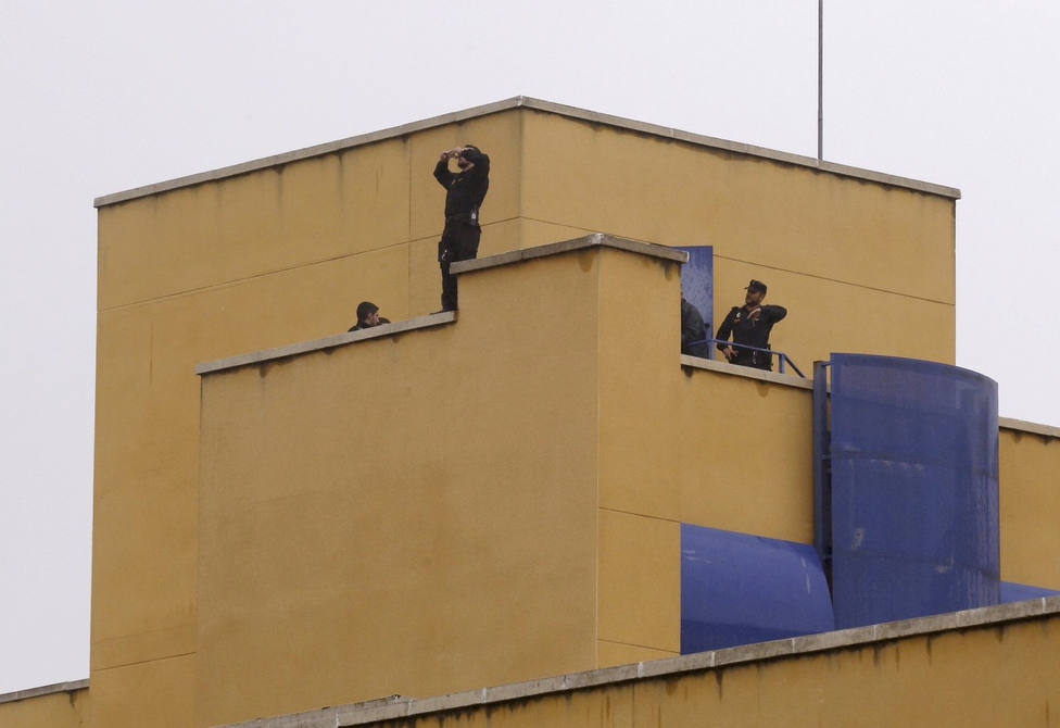 Diez internos del CIE de Aluche se fugan por una ventana con sábanas atadas