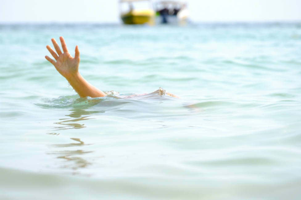 Un policía español destinado en Egipto salva a una mujer de morir ahogada en un playa