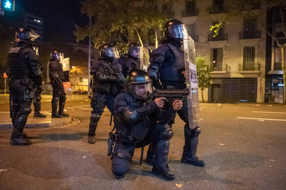 Heridos 288 agentes y detenidas 194 personas durante los disturbios en Cataluña esta semana