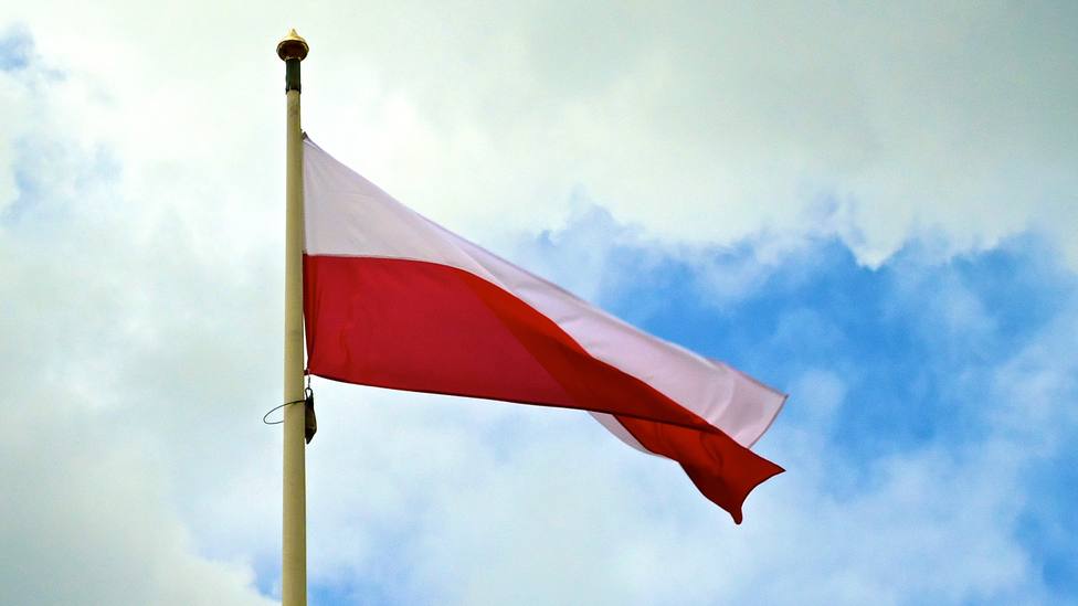 Miles de personas se concentran en Varsovia para mostrar su apoyo a la reforma judicial del Gobierno polaco