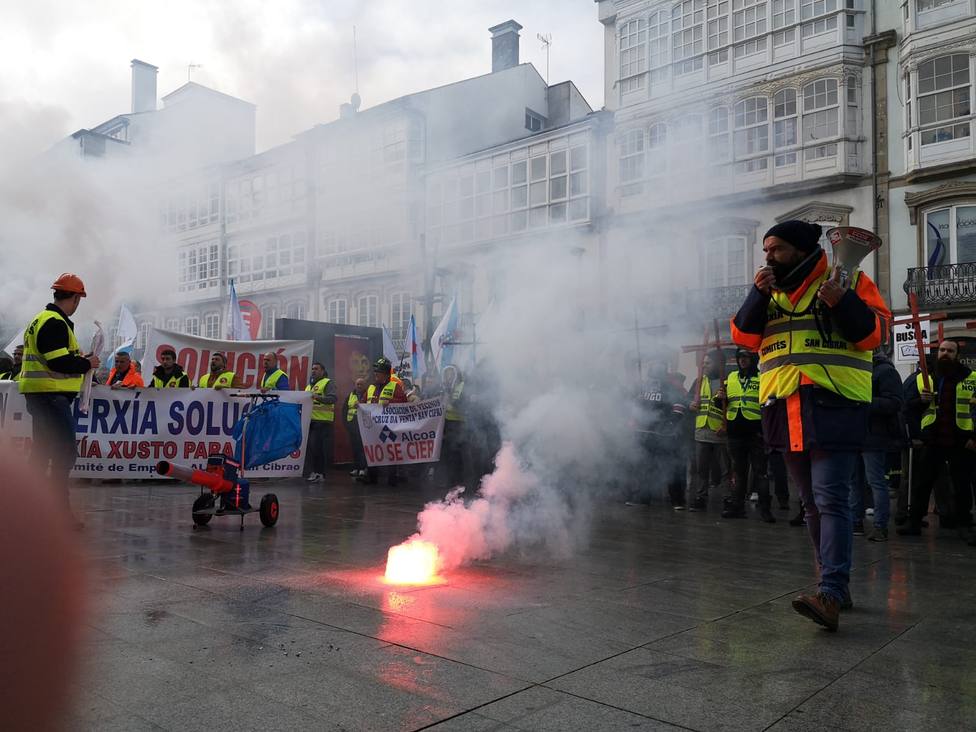Casi un millar de trabajadores de Alcoa toman las calles de Lugo para exigir soluciones