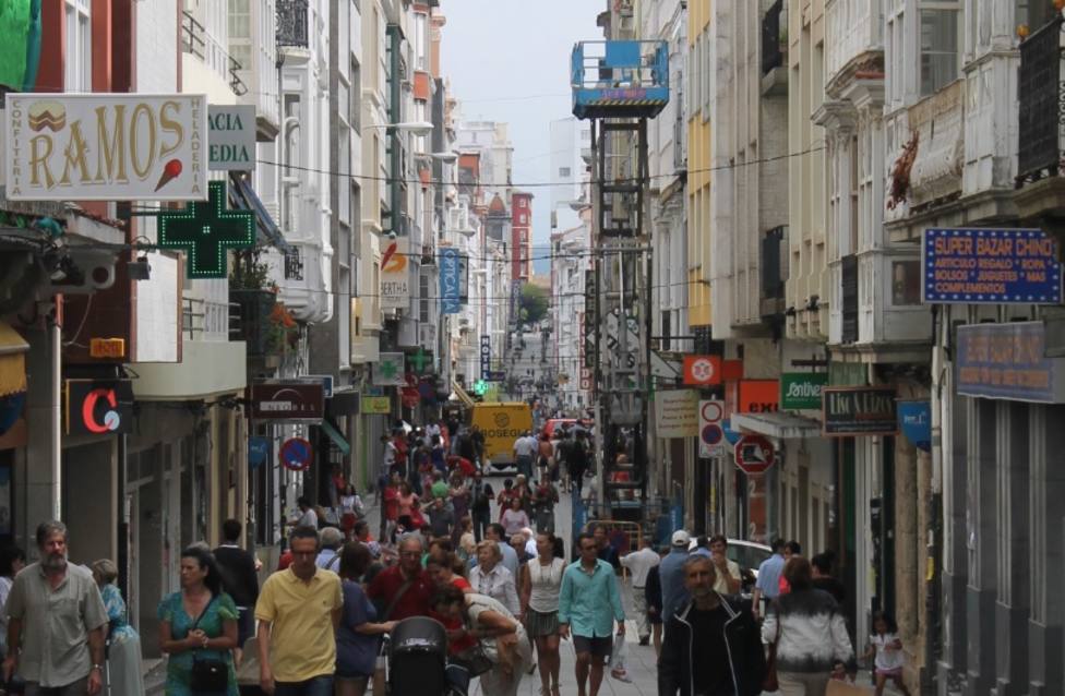 Una concurrida calle Real en Ferrol