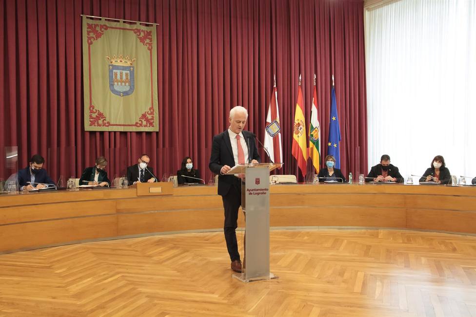 El alcalde de Logroño defiende su modelo de calles abiertas: Primero el peatón donde el coche espera