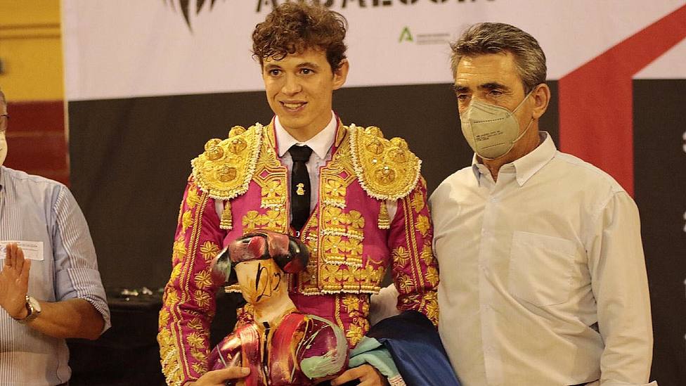 Jorge Martínez, triunfador del Circuito de Andalucía 2021, junto a Victorino Martín