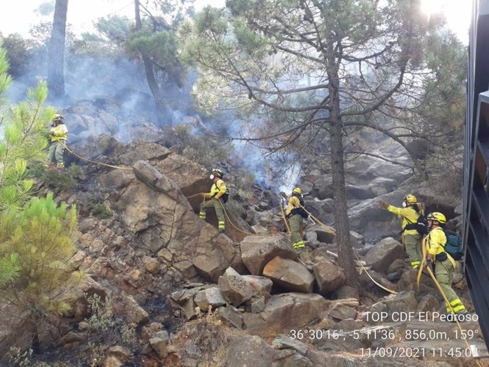 MÃ¡laga.- Incendios.- Unos 40 efectivos continÃºan con las labores para extinguir el incendio de Sierra Bermeja