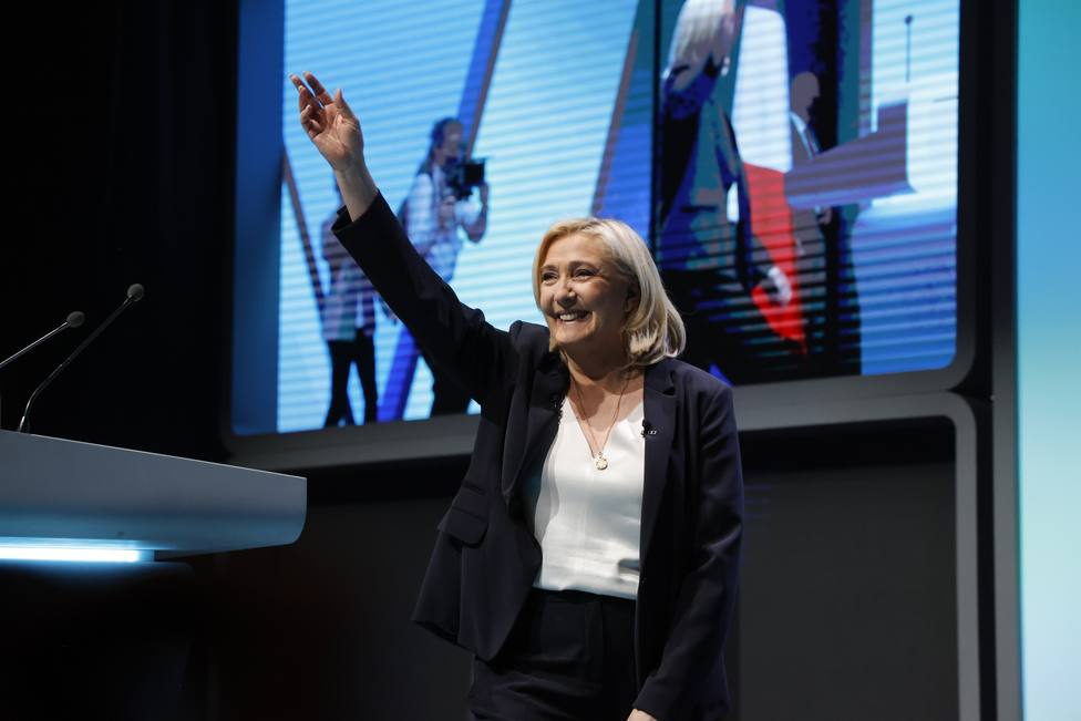 Le Pen promete poner en orden Francia en cinco años y recibe el respaldo de Zemmour
