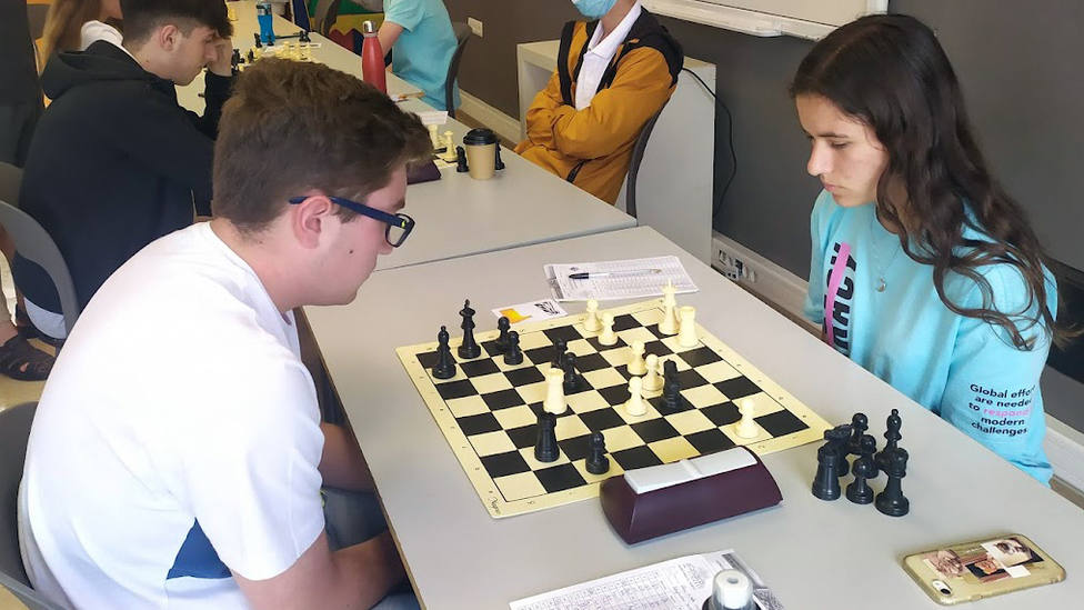 Los juveniles Rosa Adela Lorente y Alejandro Serrano se proclaman campeones provinciales de ajedrez