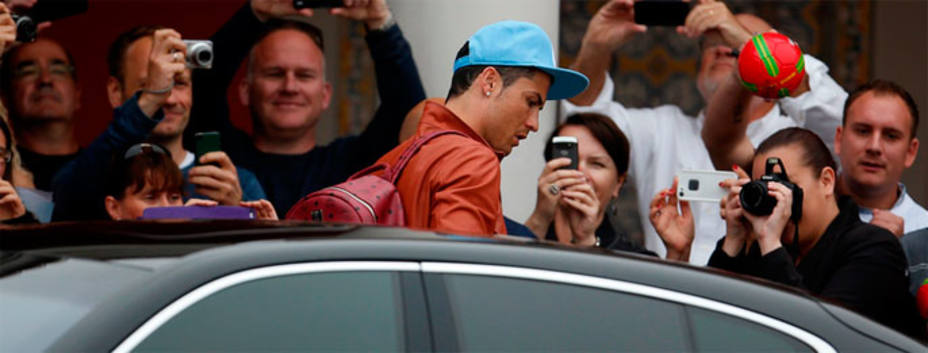 Cristiano Ronaldo, a su llegada a la concentración con Portugal. REUTERS