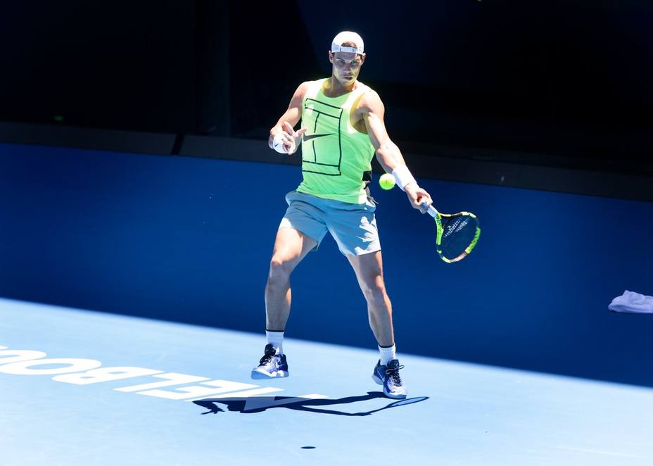 Rafael Nadal ya se entrena en Melbourne